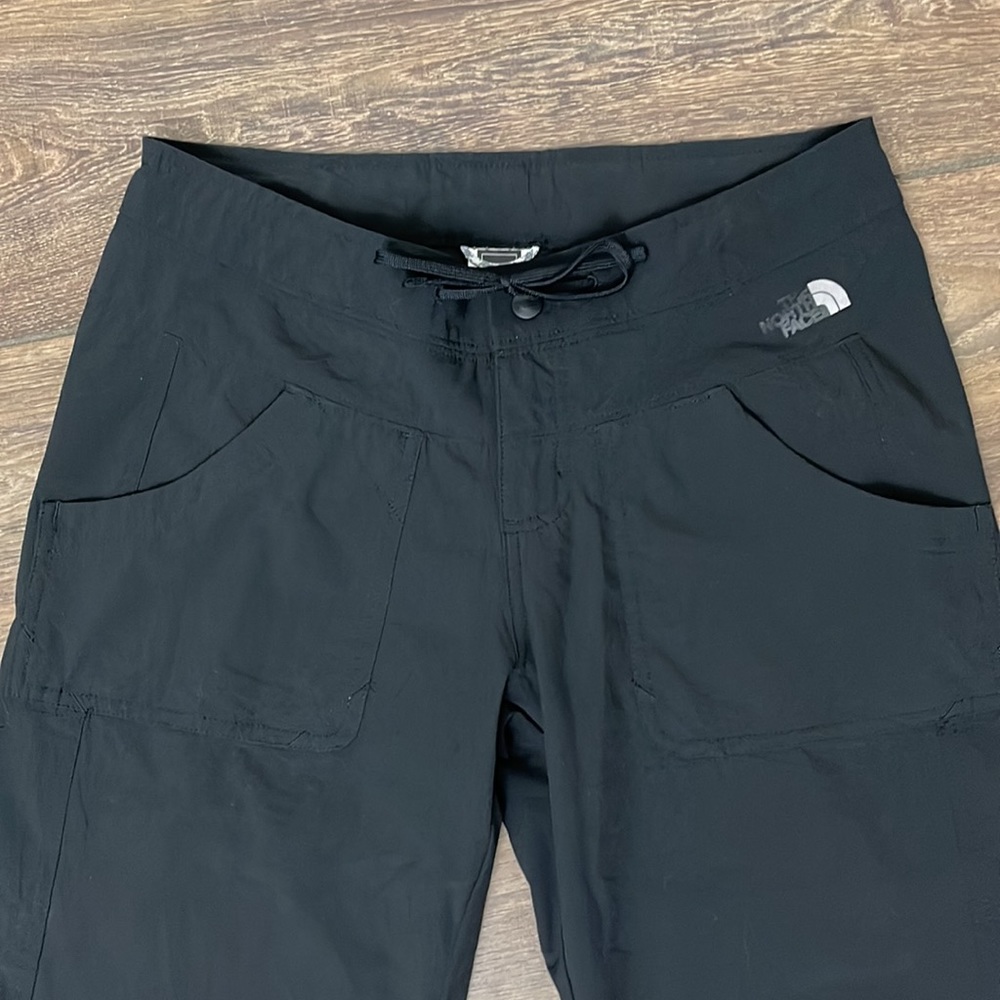 The North Face Black Women’s Capris, Size 4 - Picture 2 of 8